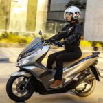 Honda PCX 2022 chega com novas cores e grafismos 11