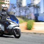 Honda PCX 2022 chega com novas cores e grafismos 6