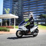 Honda PCX 2022 chega com novas cores e grafismos 8