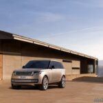 Range Rover 22MY_Exterior_Visão dianteira e lateral (10)