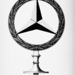 5. November 1921: Der Stern im Ring wird zum weltweit bekannten Markenzeichen5 November 1921: The star in the ring becomes a globally known trademark