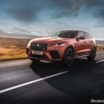 46. Jaguar F-PACE SVR_22MY_Visão lateral frontal
