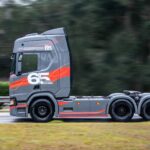Serie-Especial-65-anos-Scania-e-limitada-em-265-kits-para-unidades-de-450-e-540-cv-com-tracao-6×2-ou-6×4-1