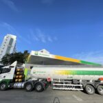 Vibra realiza 1ª operação de entrega de combustível com um caminhão tanque movido a GNV