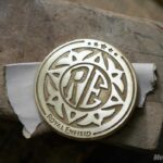 royal-enfield-120th-anniversary-650-twins—badge-2021
