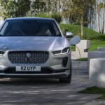 3. JLR E VIBRA_Carro elétrico sendo carregado