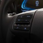 HB20S-PLATINUM-PLUS-CONTROLE-DE-VOZ-NO-VOLANTE
