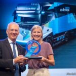 Mercedes-Benz eActros LongHaul mit dem „2023 Truck Innovation Award“ ausgezeichnetMercedes-Benz eActros LongHaul receives the “2023 Truck Innovation Award”