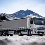 Elektrische Sattelzugmaschine im Höhenflug: 40-Tonner mit Stern überquert Arlbergpass in TirolElectric semitrailer tractor in the Alps: 40-tons eActros crosses the Arlberg Pass in Tyrol