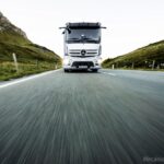 Elektrische Sattelzugmaschine im Höhenflug: 40-Tonner mit Stern überquert Arlbergpass in TirolElectric semitrailer tractor in the Alps: 40-tons eActros crosses the Arlberg Pass in Tyrol