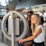 BMW-Welt-apresenta-BMW-i-Mega-Me-uma-nova-animacao-3D-com-tecnologia-de-troca-de-rosto-1