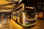 Ônibus elétrico Volvo ilumina o Natal de Curitiba-2