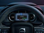 313121_Volvo_C40_Recharge_-_Incoming_call_on_driver_display_with_Apple_CarPlay