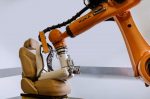 JLR-assentos-automotivos-testes-automatizados-robos-industriais-conforto-veicular-SUVs-de-luxo-KUKA-Occubot
