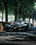 GEN4-subindo-a-iconica-ladeira-de-Goodwood